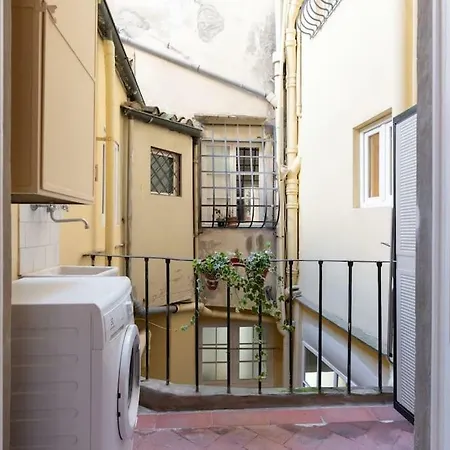 Scala Via Borgo Pinti 아파트
